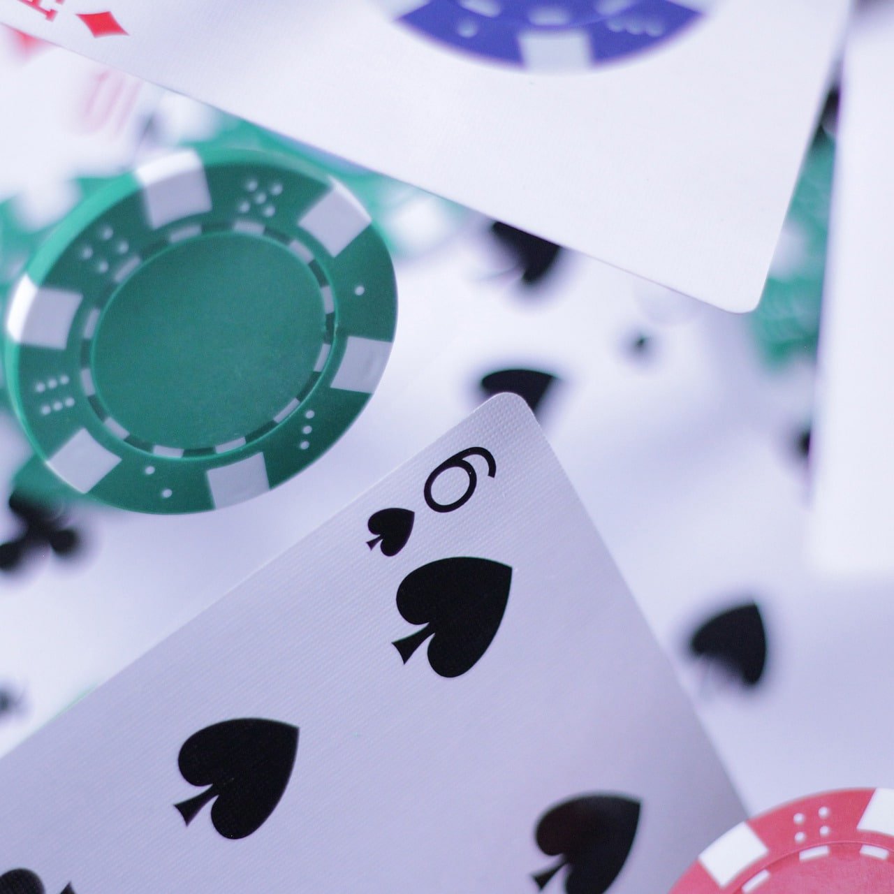 Tampilan meja Live Casino kamplengan dengan dealer langsung dan streaming video